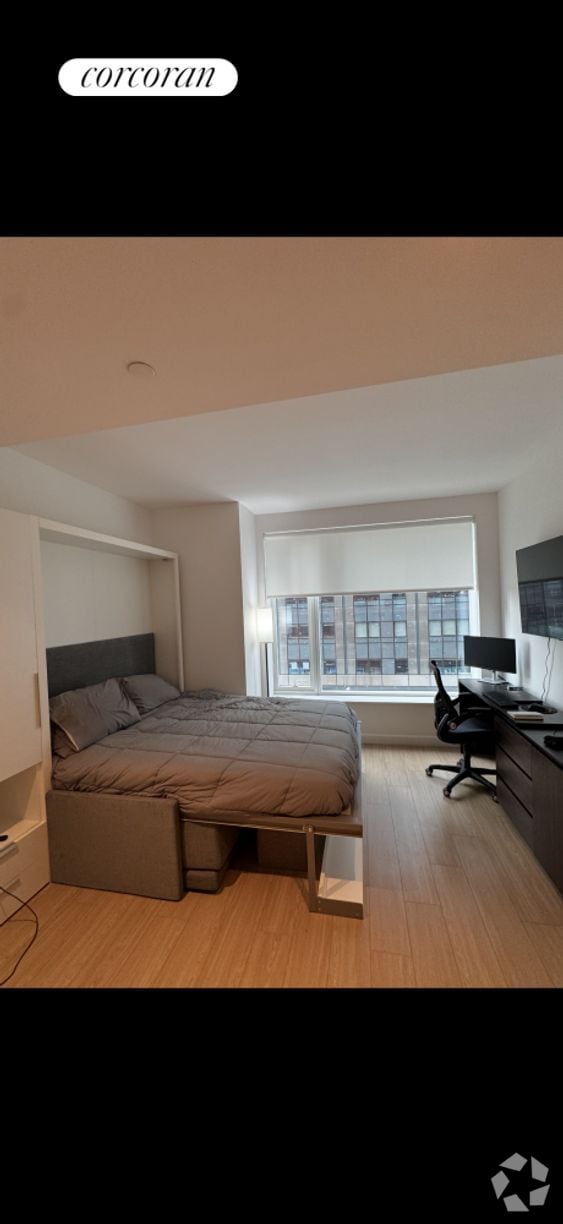 Building Photo - 550 10th Ave Rental