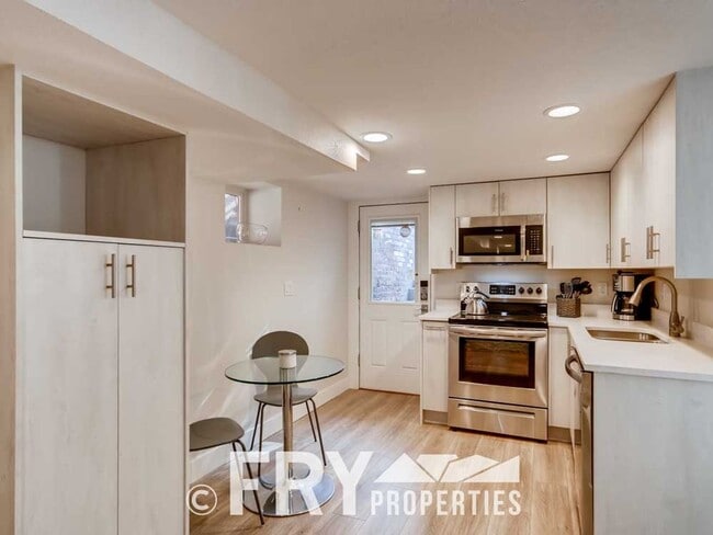 Photo - Bright, Remodeled Basement Apartment in Potter Highlands Unidad B