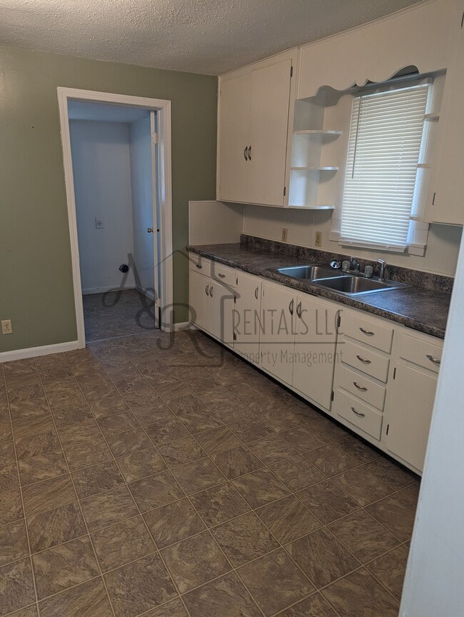 806 S Locust St Unit 1
