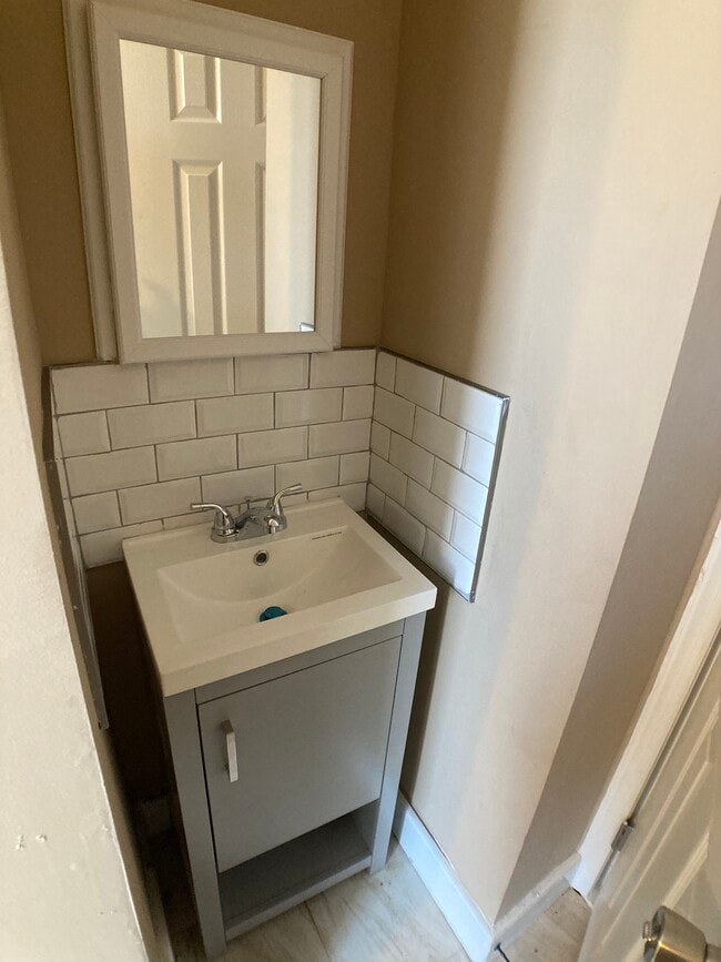 Baño - 1950 Clarence St Unidad 2