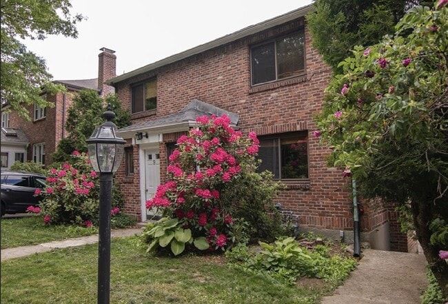 Building Photo - 9 Reservoir Rd Unit 2