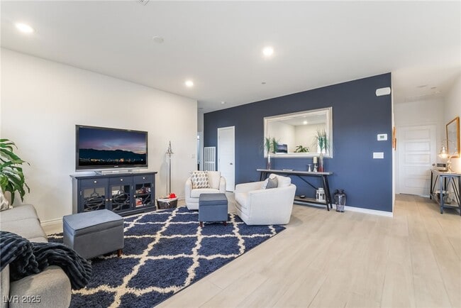 Photo - 292 Whitney Crst St