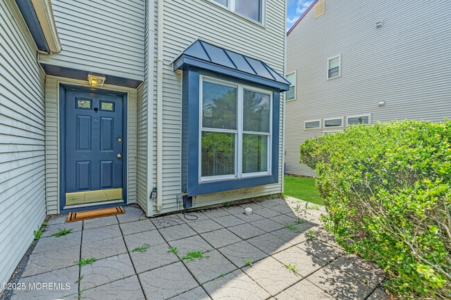 Photo - 19 Longbrook Ln