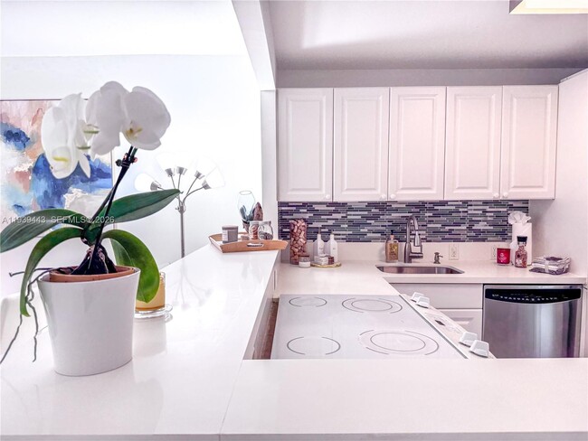 Building Photo - 3301 N Country Club Dr Unit 104