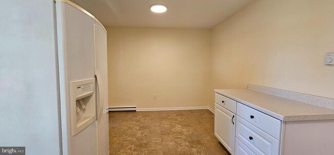 Photo - 204 E Whitlock Ave