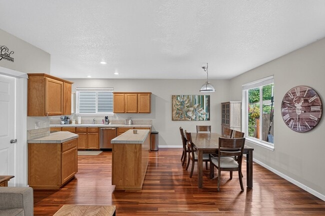 Photo - 3 Bedroom/2.5 Bath + Bonus Room & Outdoor living