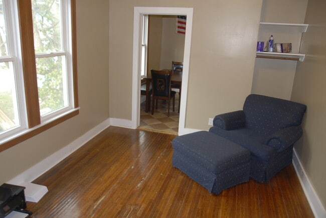 Photo - 303 E 10th St