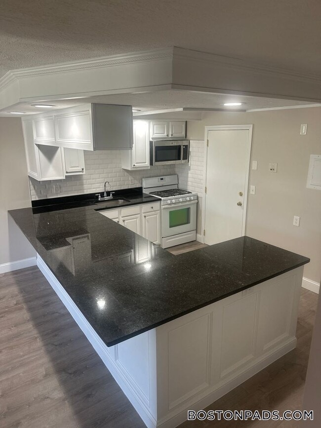 Building Photo - 13 Kenmar Dr Rental