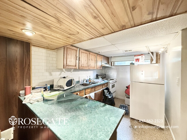 Photo - All-Inclusive 1-Bedroom Basement Apartment with Internet & Cable Included – Scarborough Unit 2