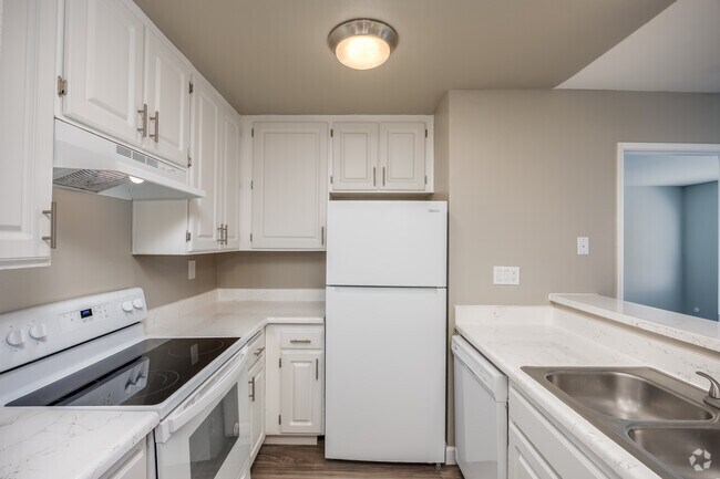 2BR, 2BA - 800SF - Kitchen