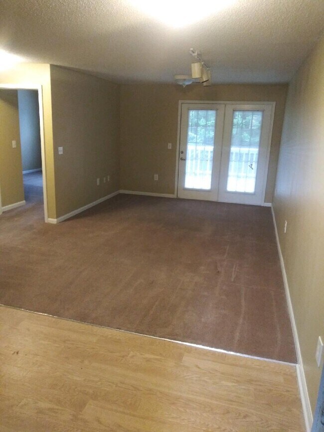 Eagle Court / Carrollton Walk Apartments Carrollton, GA