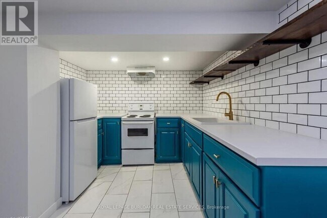 Photo - 257 E 17th St