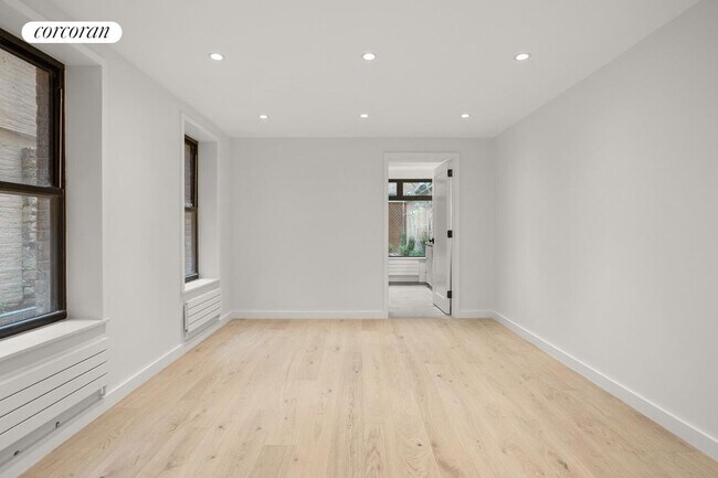 Photo - 306 E 15th St