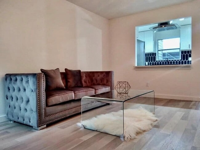 Photo - 824 Banister Ln