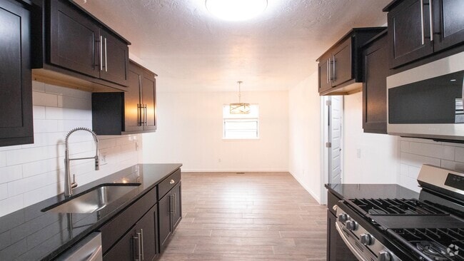 Building Photo - 6211 NW 31st St Rental