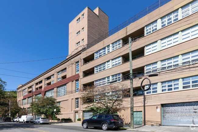 Photo - Pistilli Riverview East