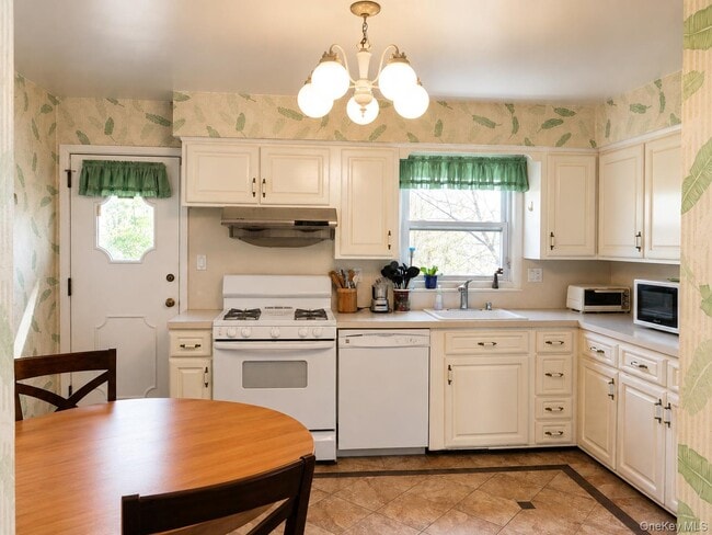 Photo - 174 Waverly Rd