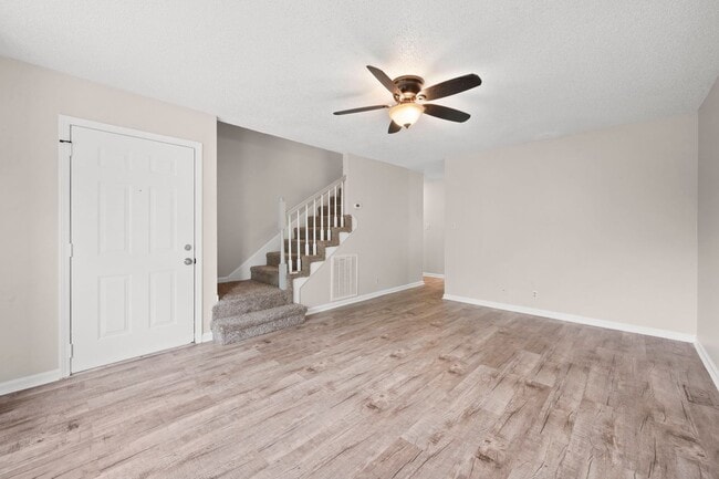 Photo - 907 Desota Ln