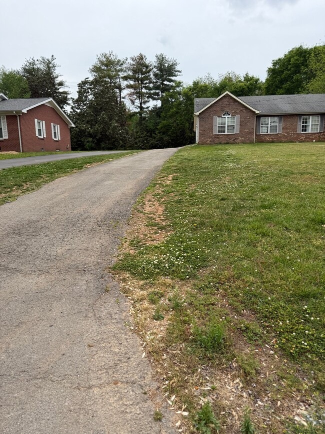 Building Photo - 1118 Toddington Dr