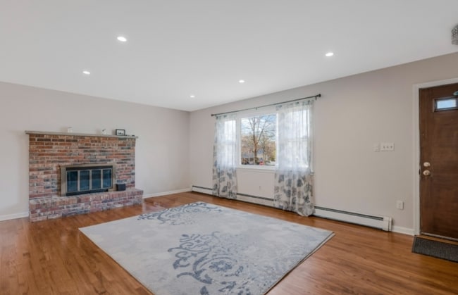 Photo - 944 Victor St