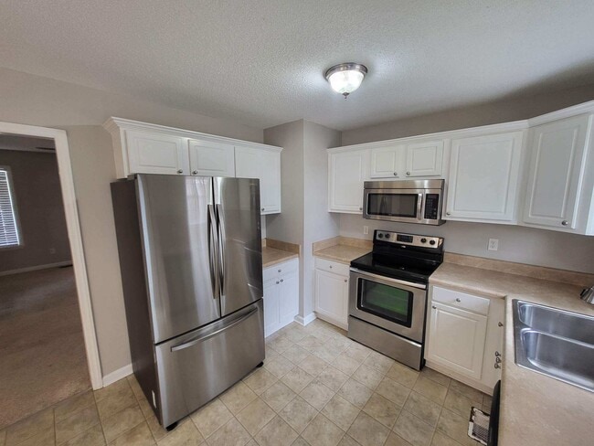 Photo - 105 Brookwood Ct House