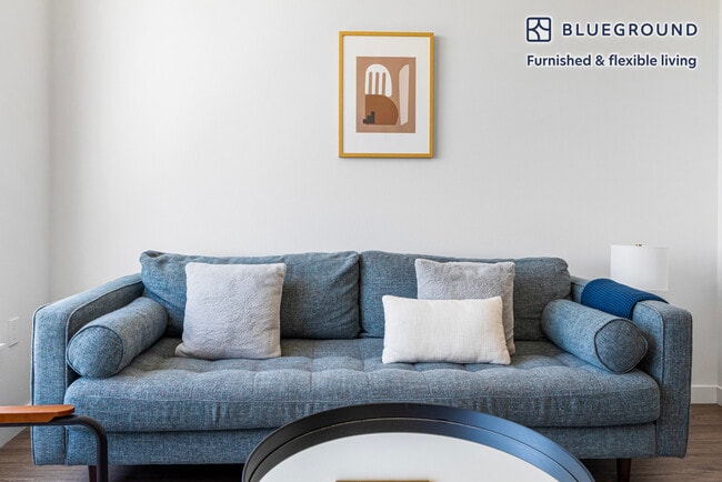 Photo - 815 Old County Rd Unidad FL4-ID1919