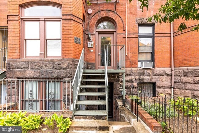 Photo - 2201 K St NW Unit 4