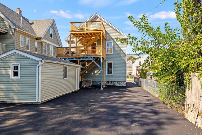 Photo - 530 Jane St Unit 2