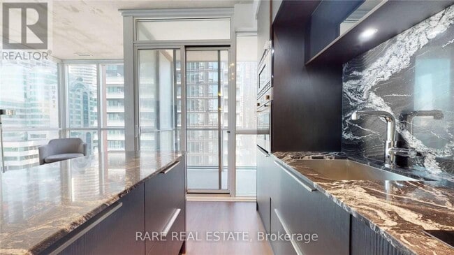 Photo - 88 Blue Jays Way Unité 1302