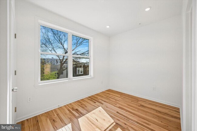 Photo - 1645 N Marshall St