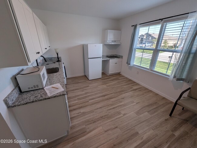 Building Photo - 559 Oldenberg St SW