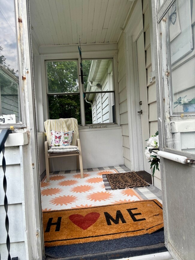 Personal entrance and porch - 606 Dewey Ave Unit 3