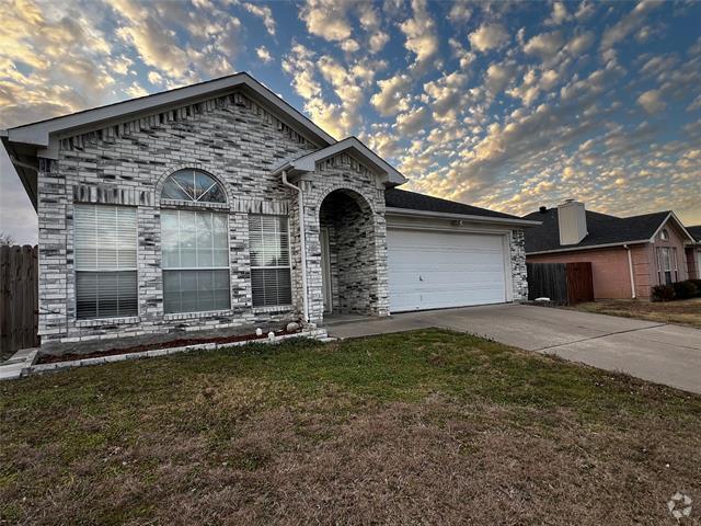 Building Photo - 6200 Brook Forest Dr Rental