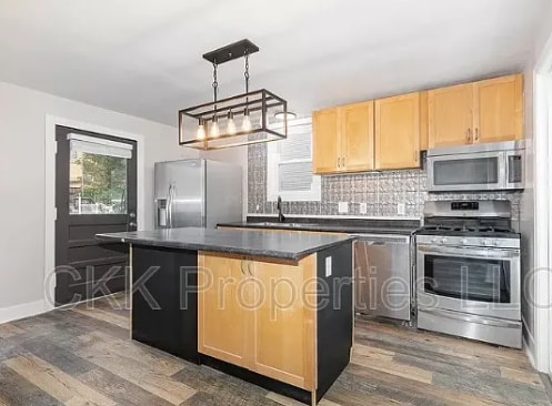 Photo - 4916 Jameson St