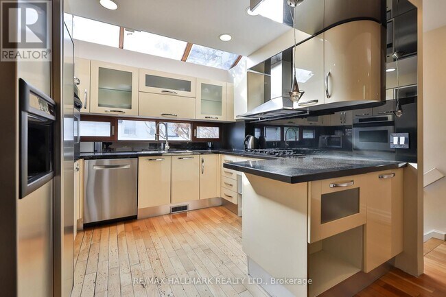 Photo - 30 A Bishop St