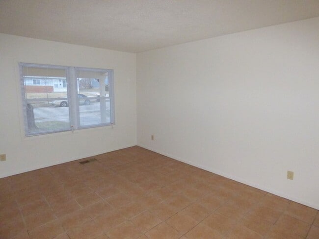 Photo - 520 Berwyn Ln