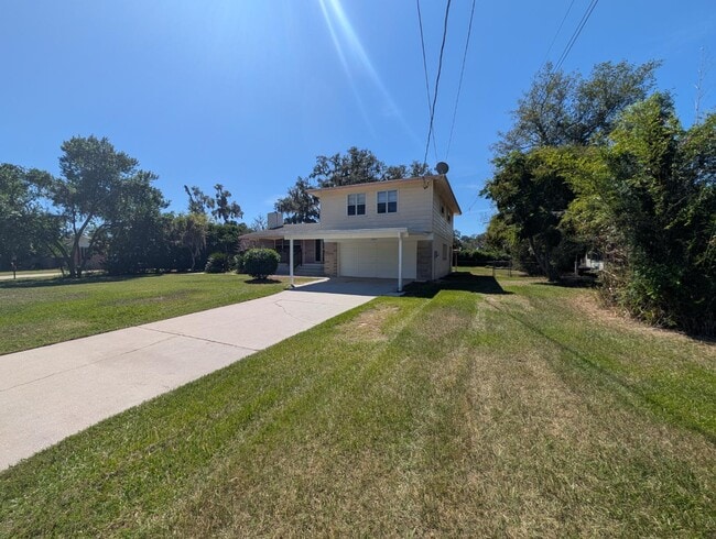 2834 Woodland Dr