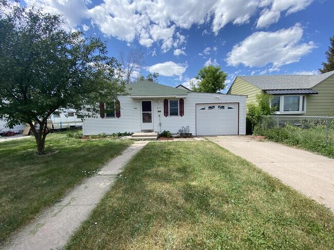 Photo - 416 E 3rd St