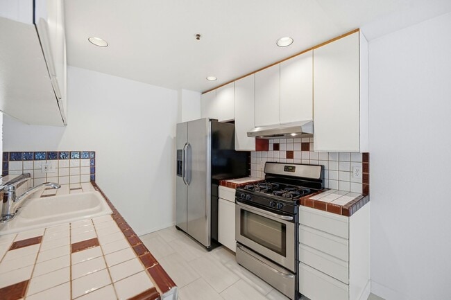 Photo - Hip Condo Apt. in the Mission+ Great Walkability+ Laundry in the building!