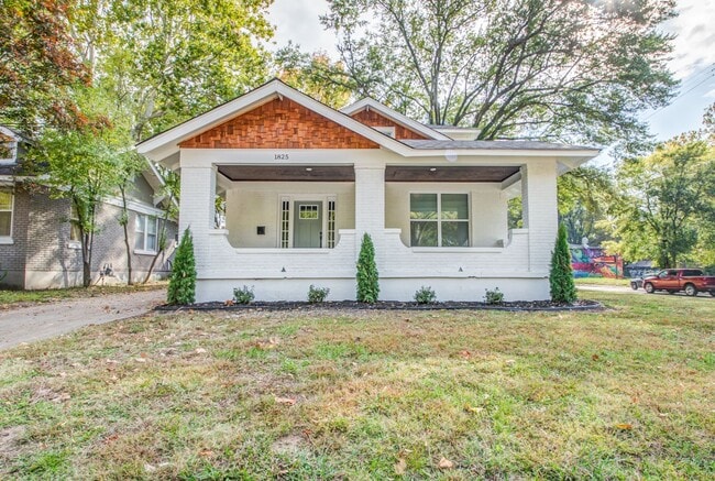 Building Photo - 1825 Young Ave