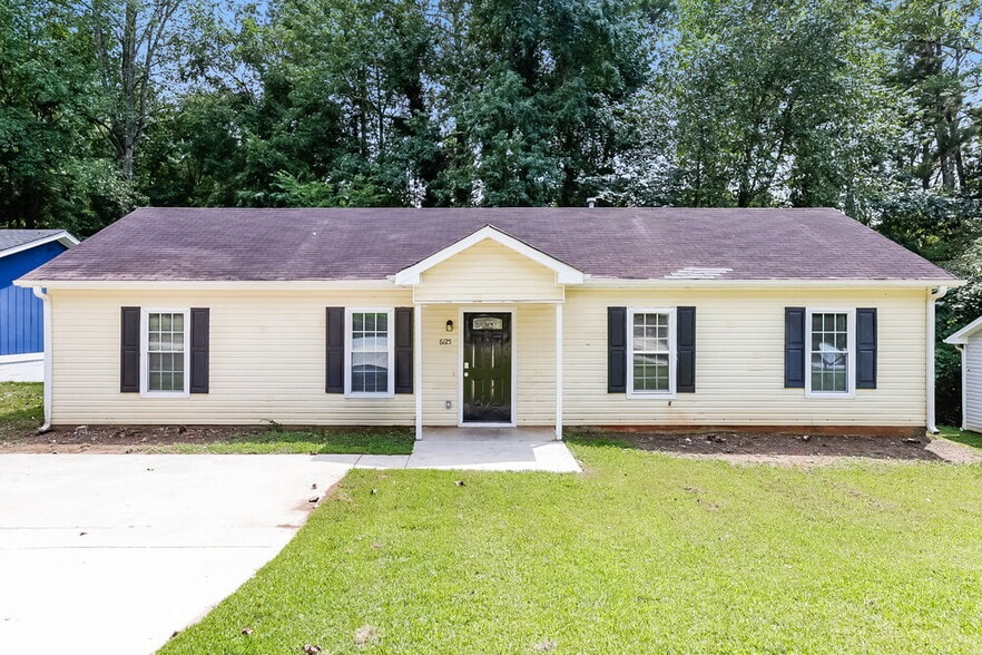 6125 Pineneedle Dr SW