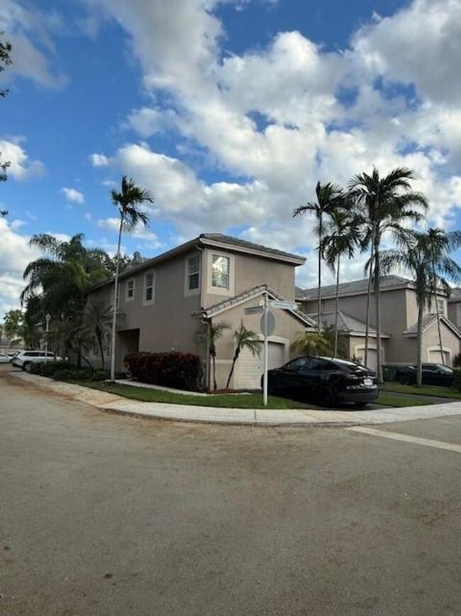 Photo - 1896 Madeira Dr