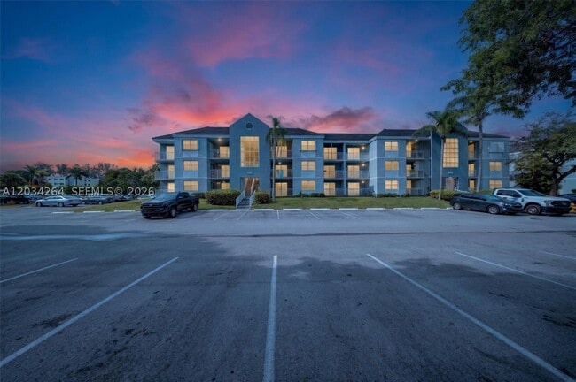 Building Photo - 8540 SW 212th St Unit 202