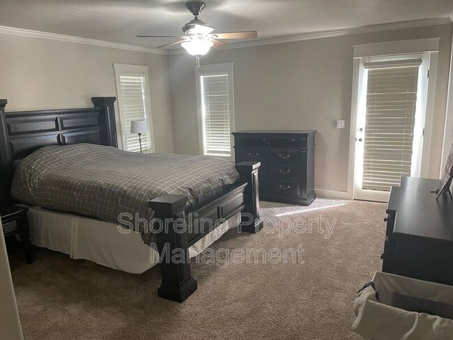 Photo - 902 N Park Vista Ave
