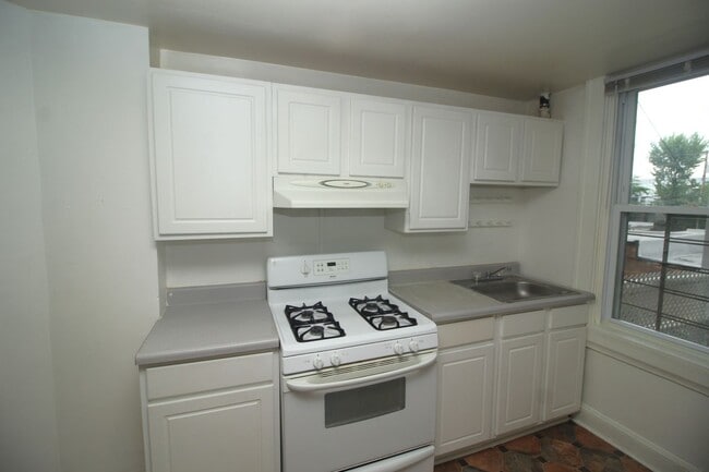 Photo - 3209 Guilford Ave Unidad #2
