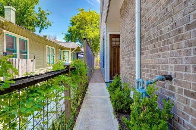 Photo - 1208 Peden St