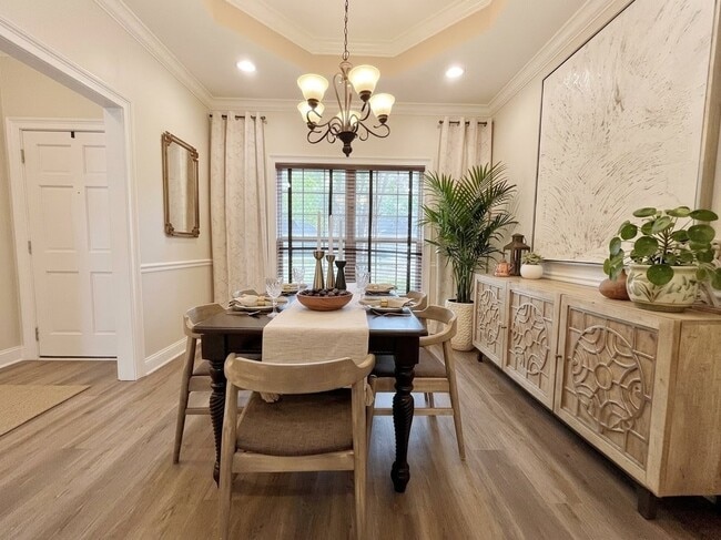 Photo - 276 Wellington Pl