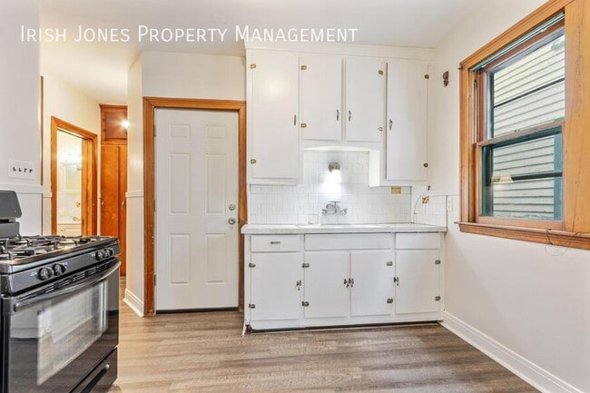 Photo - 104 Grote St Unit Lower Front