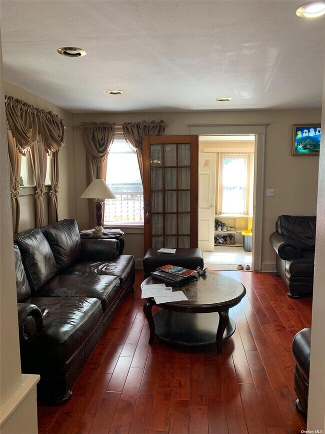 Photo - 104-55 111th St