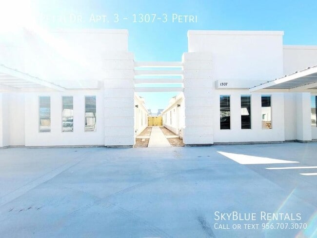 Building Photo - 1307 Petri Dr Unit 1307-3 Petri